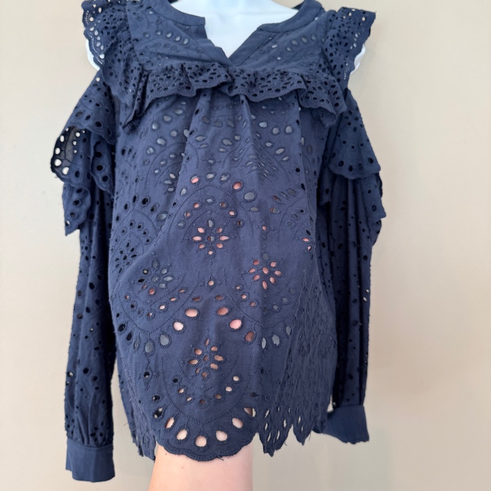 Eyelet Ruffle‎ Cold Shoulder Top Sz M Navy Scalloped hem - Picture 2 of 13